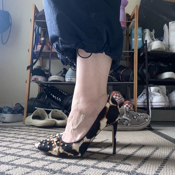 Animal print pony hair pumps with gold grommet studs - Picture 1 of 9